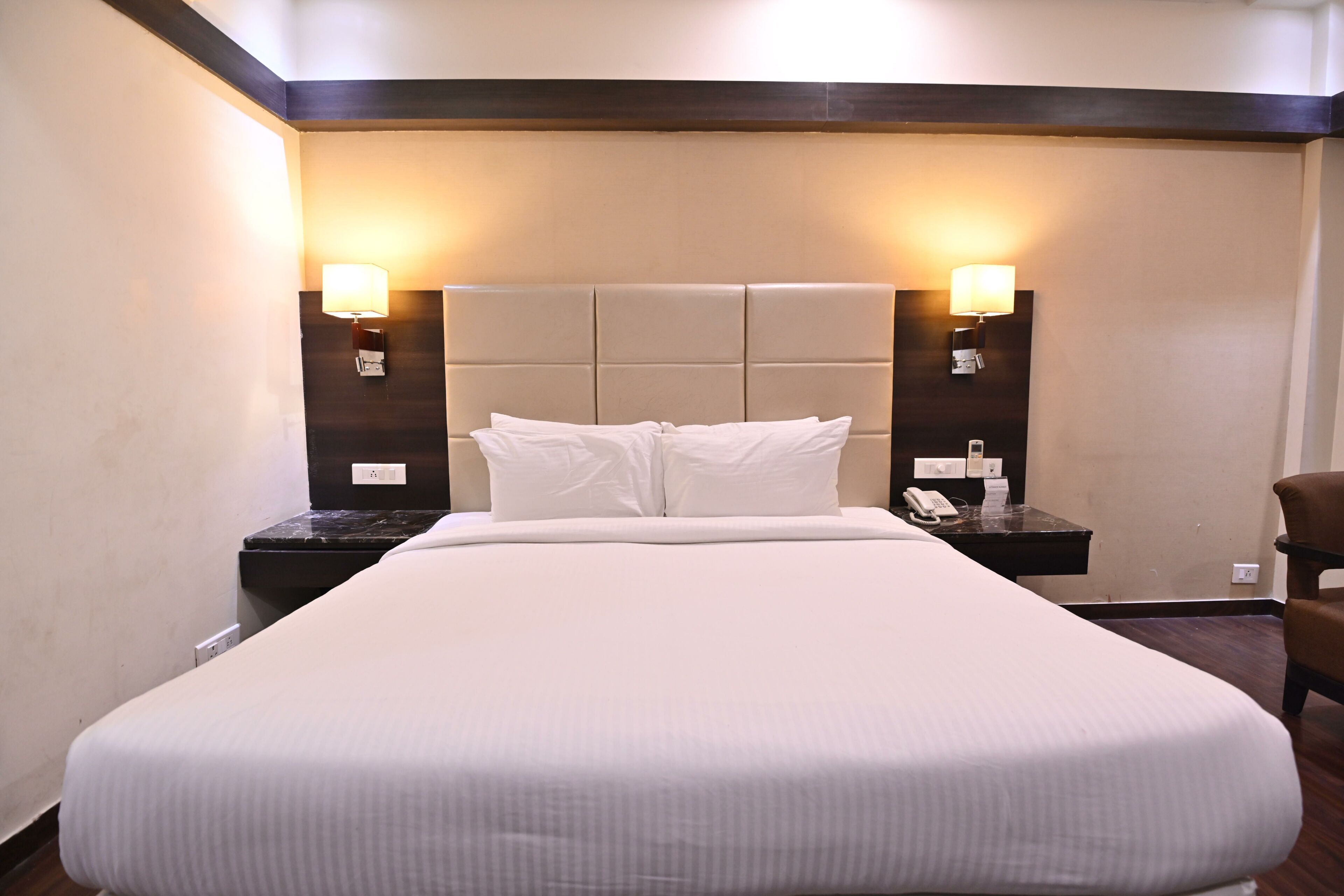 Deluxe Room | Desk, laptop workspace, iron/ironing board, free WiFi