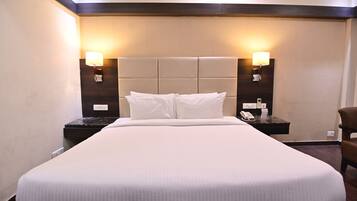 Deluxe Room | Desk, laptop workspace, iron/ironing board, free WiFi