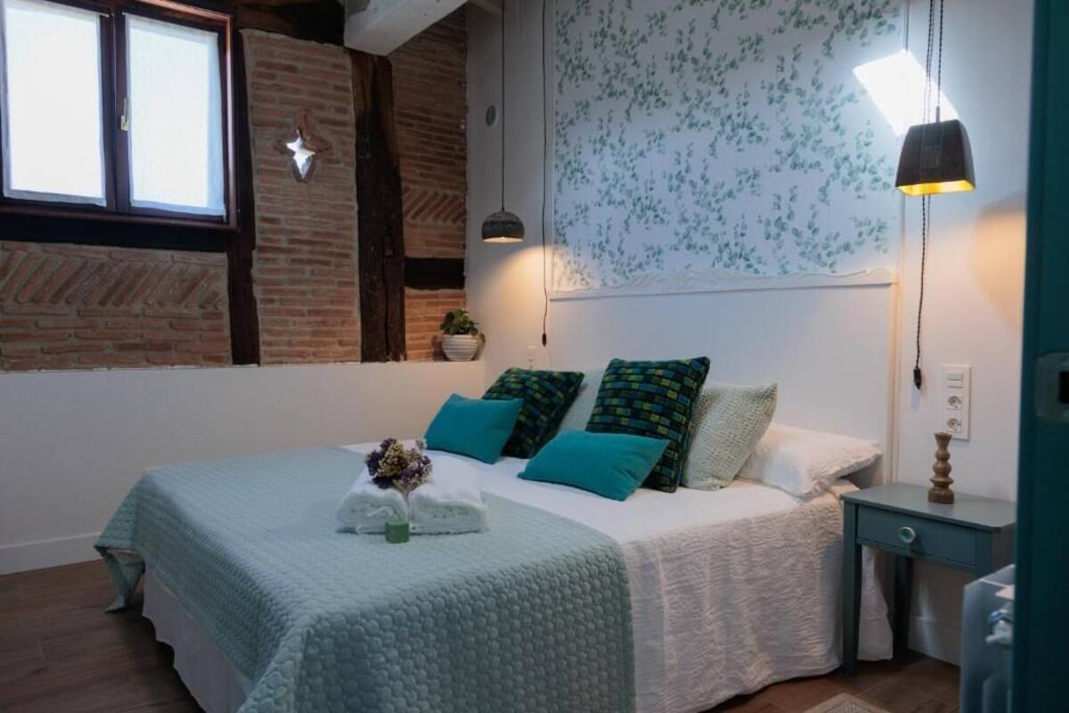 Habitación 3 - Turquesa | Blackout curtains, soundproofing, iron/ironing board, free WiFi