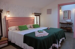Habitación 1 - Rosa | Tirai kedap cahaya, kedap suara, setrika/meja setrika, dan Wi-Fi gratis