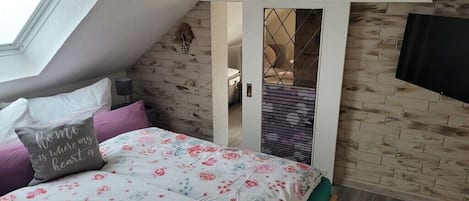 1 bedroom, iron/ironing board, Internet, bed sheets