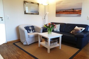 Smart TV, DVD player, ping pong, books - "To Hus" - Haus-Immensee (St. Peter-Ording)