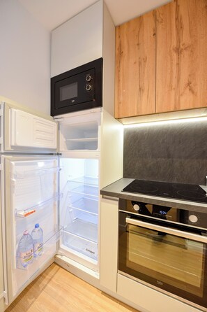 Private kitchen - Twin II Apartment - One Bedroom - Cismigiu Gardens (București)