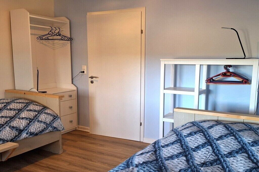 5 quartos, ferros/tábuas de passar roupa, berço de viagem