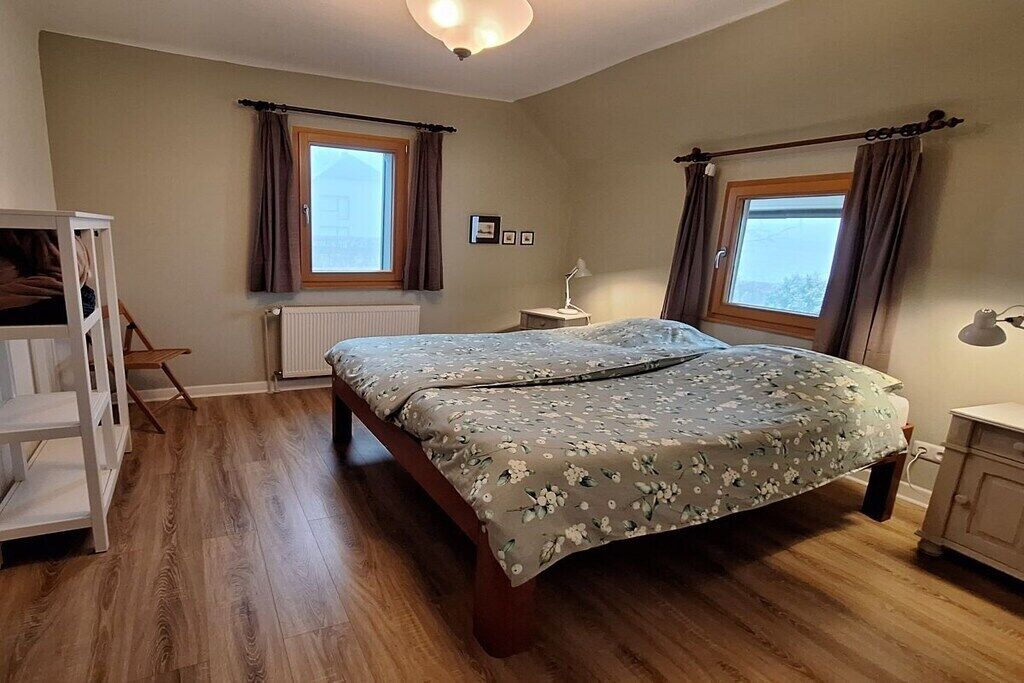 5 habitaciones, tabla de planchar con plancha y cuna de viaje 