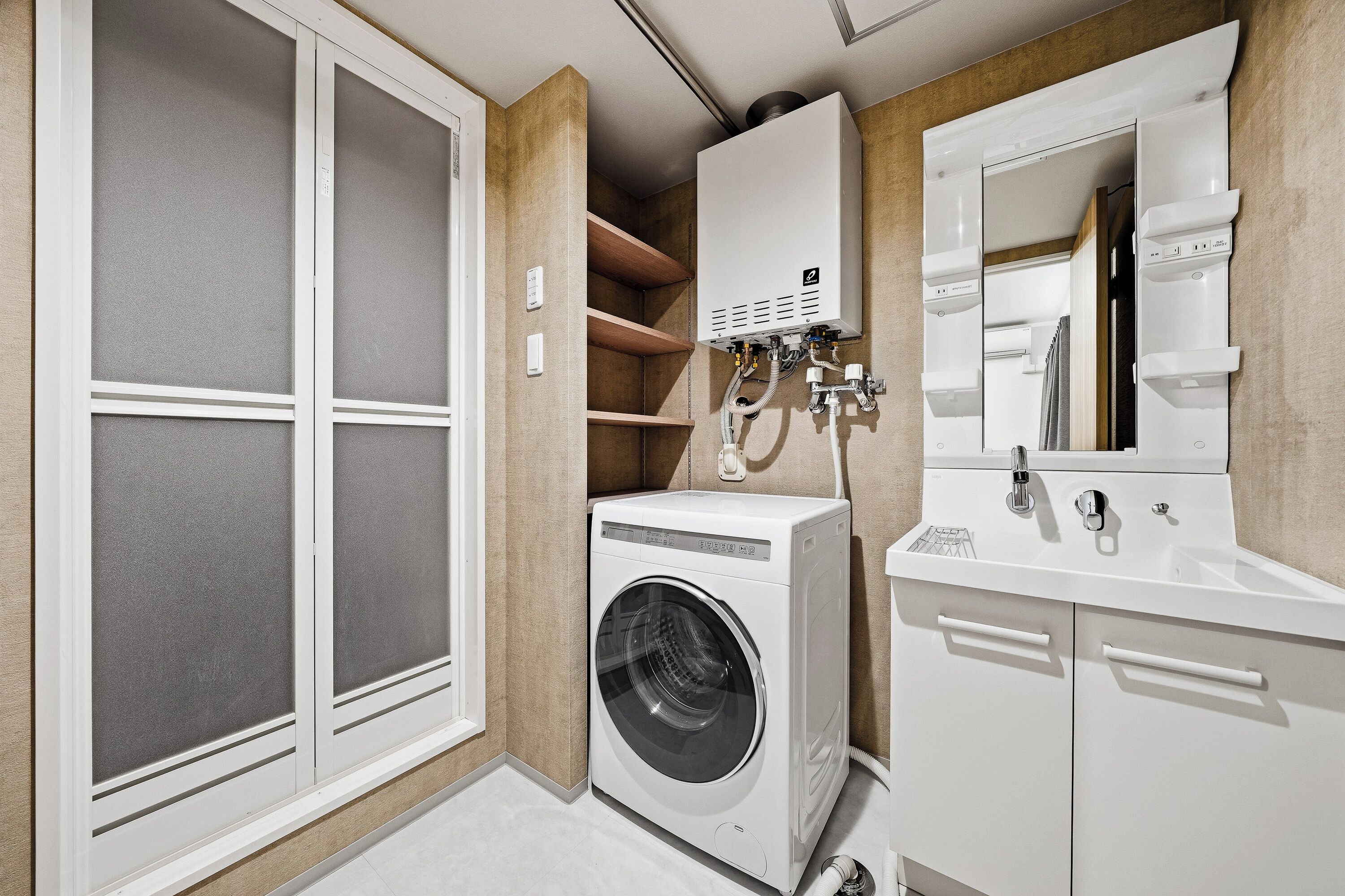 Apartment | Bathroom | Combined shower/tub, free toiletries, hair dryer, slippers