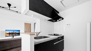 Apartamento | Cocina privada | Microondas, placa de cocina, arrocera y minihorno