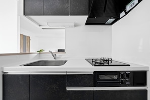 Apartament | Cuina privada | Microones, placa de cuina, arrossera i forn amb torradora 