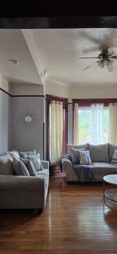 Spacious & Renovated 3BR/2BA Full Kitchen. Steps from McCormick Place & the Loop