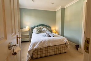 Desk, iron/ironing board, travel cot, WiFi