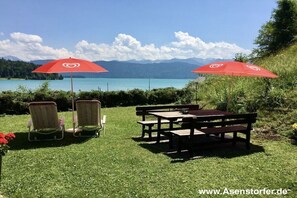 Outdoor dining - Asenstorfer House by the lake (Walchensee)