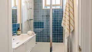 Bathroom - Small apartment for 2 people in a nice neighborhood (Paris)