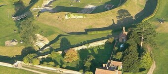 Beautiful Country Home: Garden & EV Charging