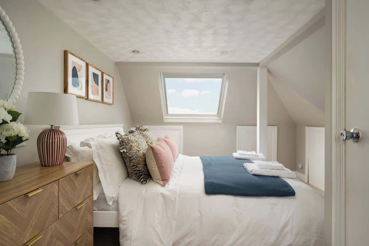 3 bedrooms, iron/ironing board, travel cot, WiFi