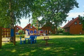 Outdoor dining - Holiday home with 1 bedroom (Dzwirzyno)