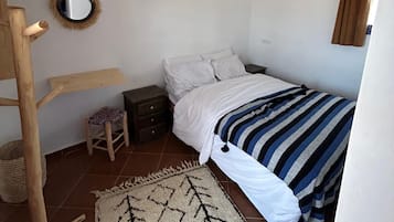 Room, 1 Double Bed, Beach View, Beachside | Free WiFi, bed sheets