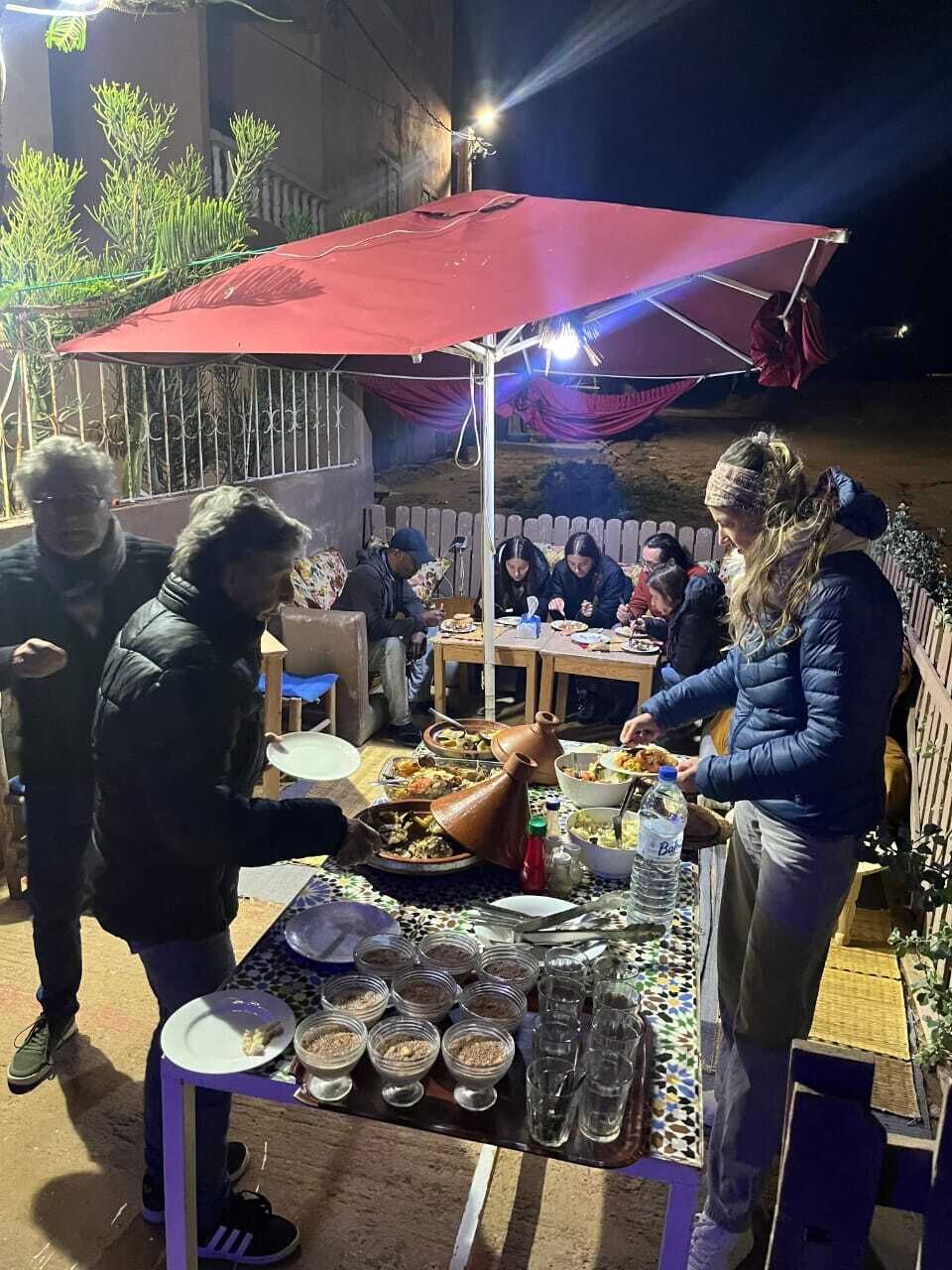 تناول الطعام بالخارج
