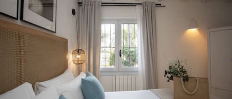 4 bedrooms, in-room safe, iron/ironing board