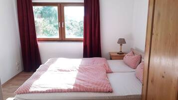 2 slaapkamers, een strijkplank/strijkijzer, gratis wifi, beddengoed