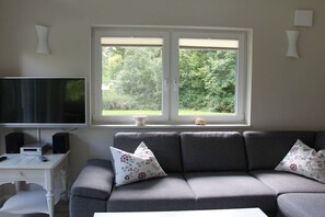 Smart TV, fireplace, DVD player, books - Holiday home in Lindhöft with swimming pool (Lindhöft)