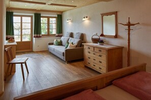 Smart TV, fireplace - Holiday apartment Almgart'n at Koglhof (Fischbachau)