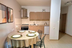 Coffee/tea maker, fridge, oven, stovetop - Holiday apartment in Rabac with balcony (Rabac)