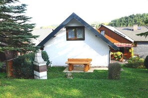 Outdoor dining - Holiday home with 2 bedrooms (Stützerbach)