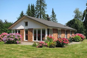 Exterior - Holiday home in Ulsnis with swimming pool (Ulsnis)