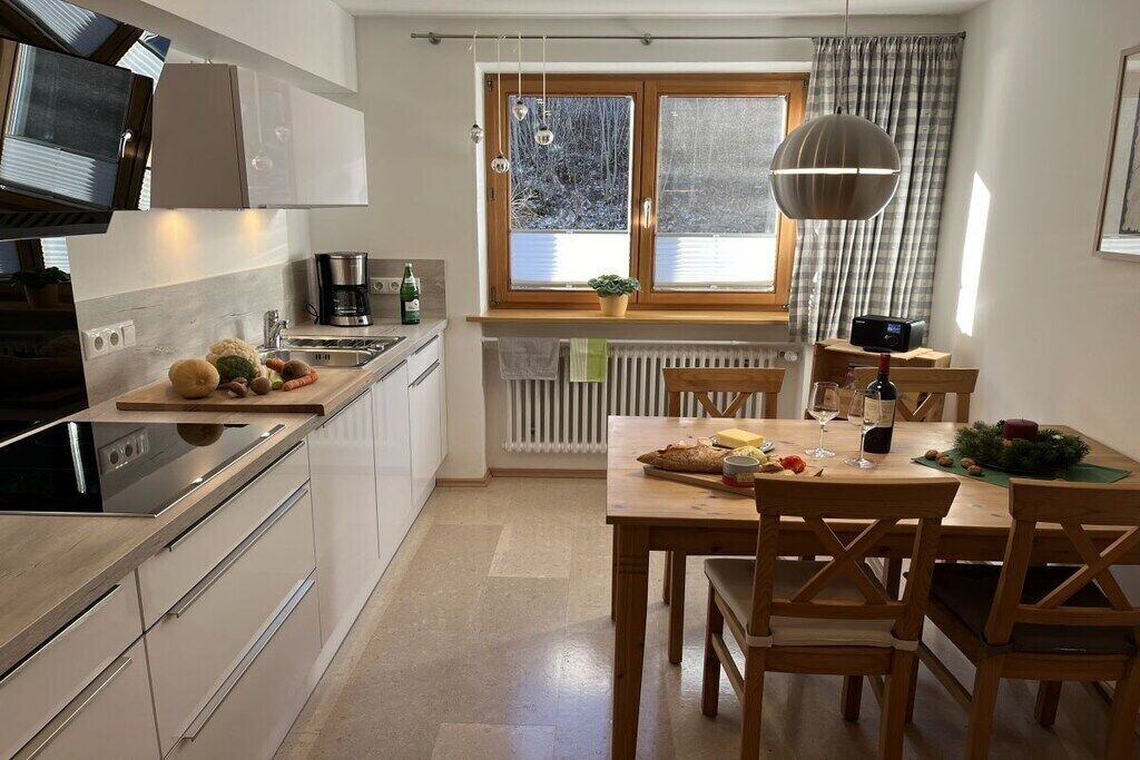Coffee/tea maker, fridge, oven, stovetop