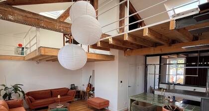 Architect-designed loft | Bright duplex | Top floor