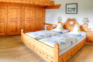 1 bedroom, iron/ironing board, travel crib, free WiFi - Holiday apartment in Krün with swimming pool (Krün)