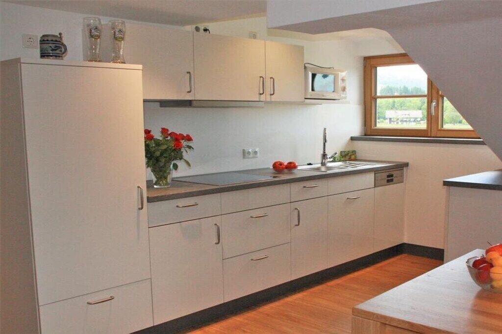 Coffee/tea maker, fridge, microwave, stovetop