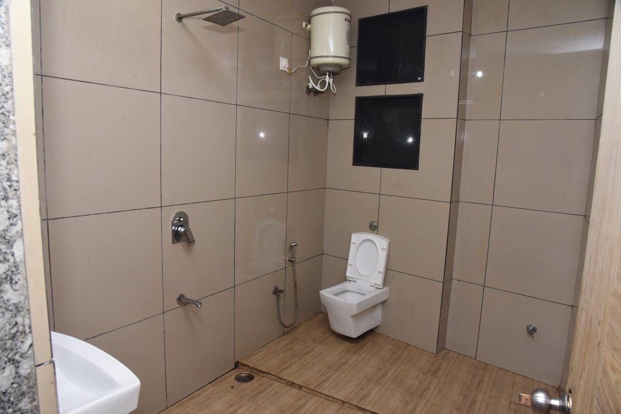 Spacious 8-bedroom Hotel In Beautiful Lucknow With Ac Comfort - Lucknow