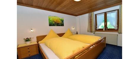 WiFi (free), bed sheets
