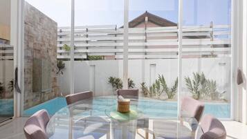Family Villa, Garden View | Dining room