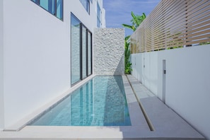 Villa familiar, vistas al jardín | Piscina | Una piscina al aire libre
