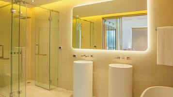 Family Villa, Garden View | Bathroom | Combined shower/tub, free toiletries, towels, soap