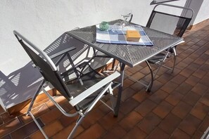 Outdoor dining - Holiday apartment Stockinger, ground floor (Breitenberg)