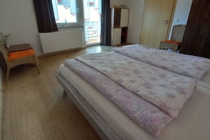 Free WiFi, bed sheets - Holiday apartment Stockinger, ground floor (Breitenberg)