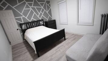 Iron/ironing board, WiFi, bed sheets