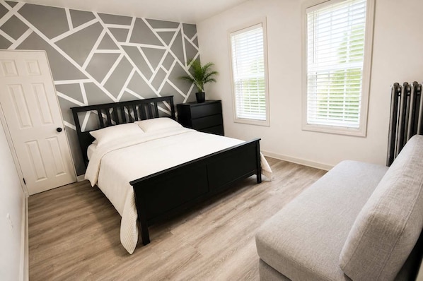 3 bedrooms, iron/ironing board, WiFi, bed sheets