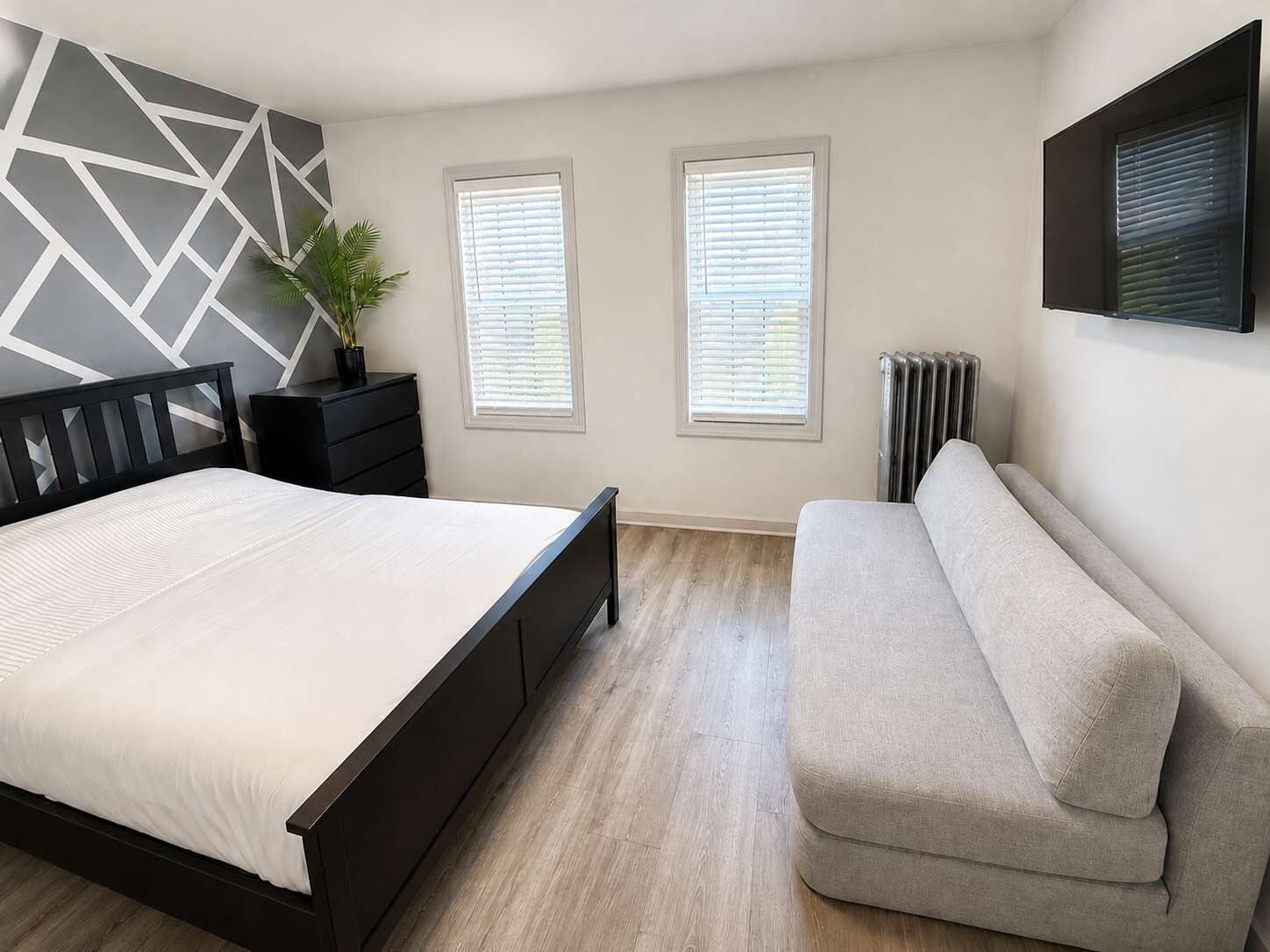3 bedrooms, iron/ironing board, WiFi, bed sheets