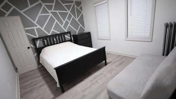 3 bedrooms, iron/ironing board, WiFi, bed sheets