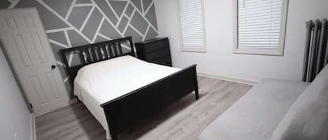 3 bedrooms, iron/ironing board, WiFi, bed sheets
