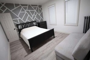 2 habitaciones, tabla de planchar con plancha, wifi y ropa de cama