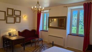 1 bedroom, desk, travel crib, free WiFi