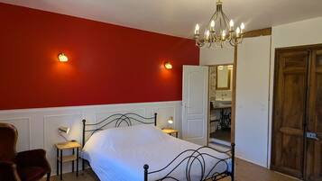 1 bedroom, desk, travel crib, free WiFi