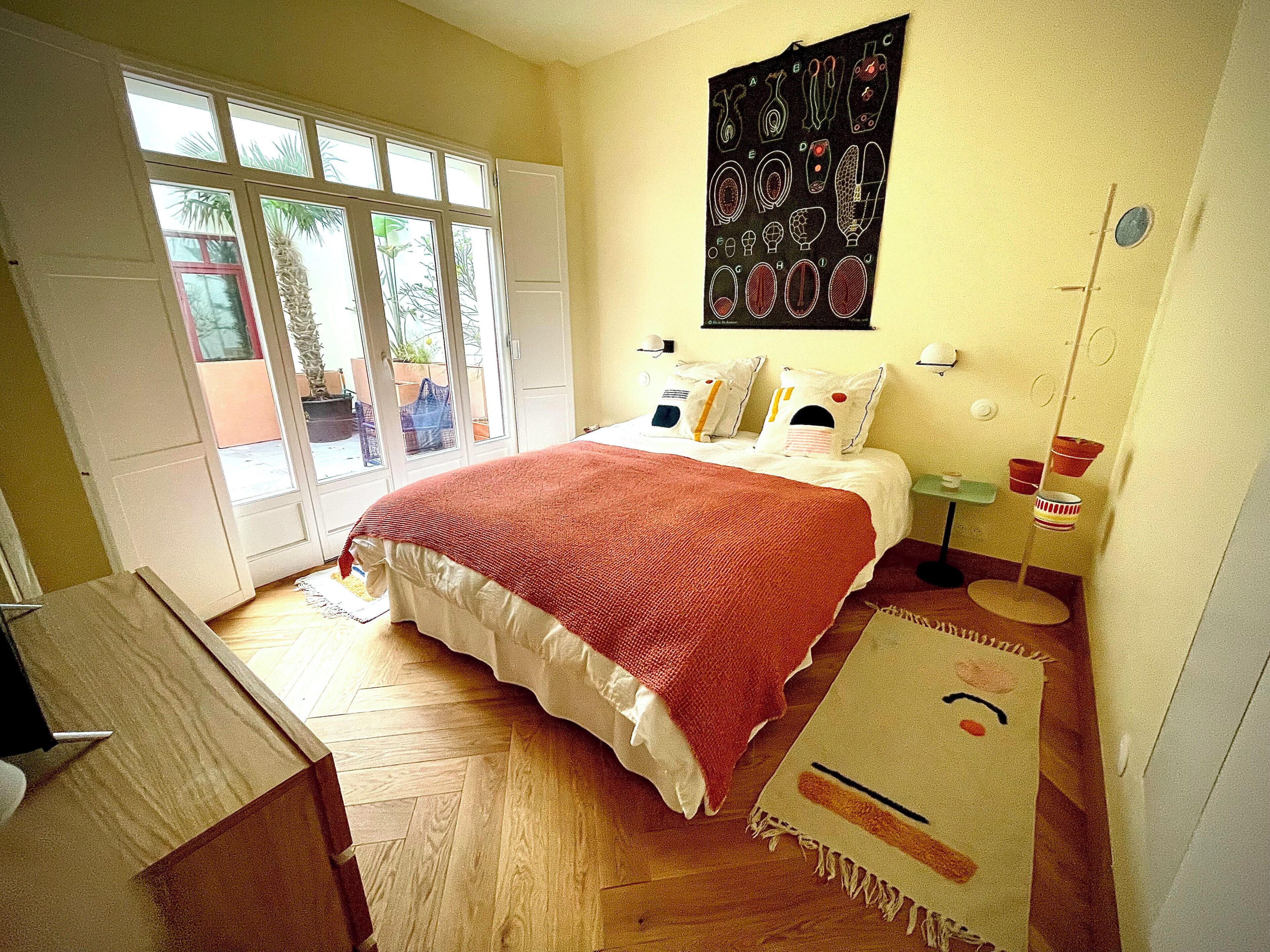 3 slaapkamers, een strijkplank/strijkijzer, reisbedje, gratis wifi