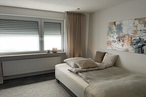 Desk, iron/ironing board, free WiFi, bed sheets - Holiday apartment in Weeze with swimming pool (Weeze)