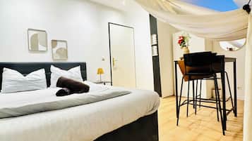 Basic Apartment | Iron/ironing board